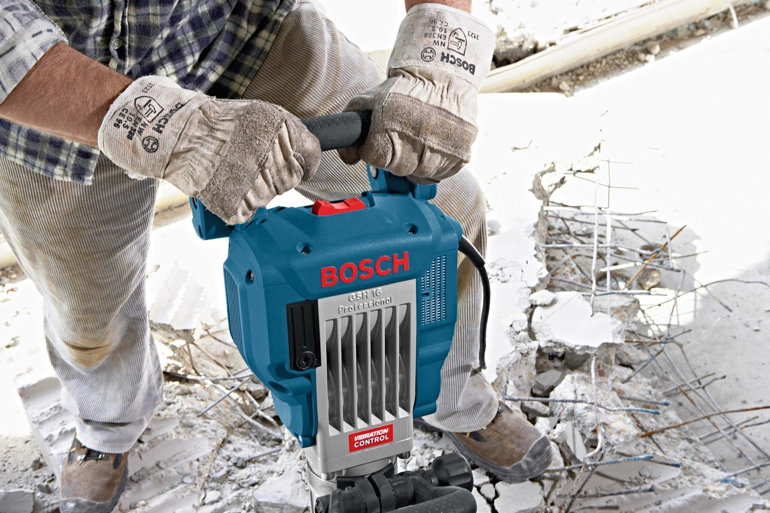 Sức Mạnh Đỉnh Cao: Bosch GSH 16-30 Đối Phó Hiệu Quả Với Bê Tông Cứng Nhấ