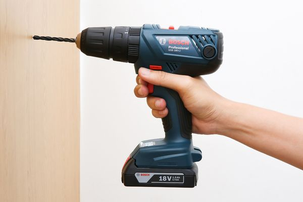 Thiết Kế Tinh Tế: Máy Khoan Búa, Vặn Vít Bosch GSB 180 LI Cho Công Việc Xây Dựng Chuyên Nghiệp