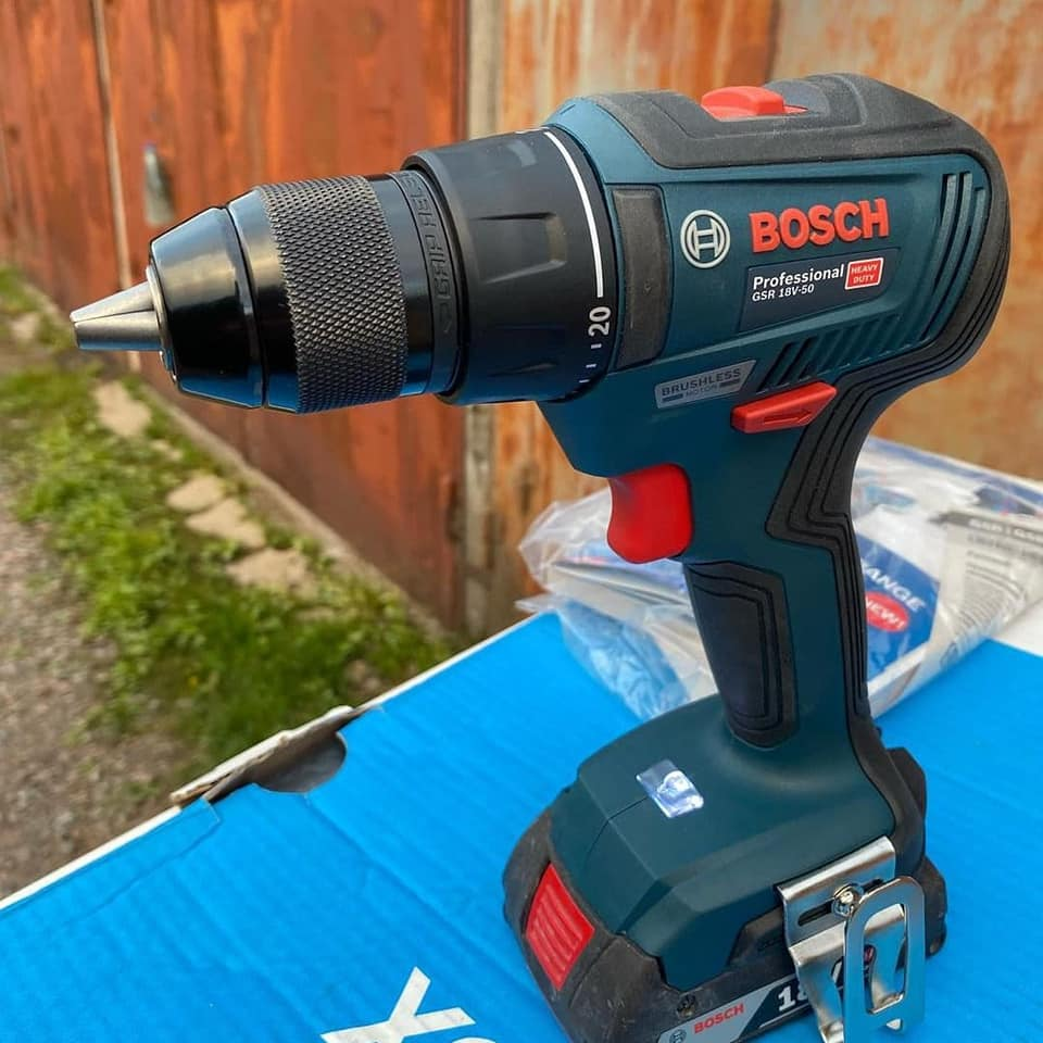 Vén Màn Bí Mật Sức Mạnh: Tại Sao Máy Khoan, Bắt Vít Dùng Pin GSR 18V-50 Là "Chiến Binh" Không Thể Thiếu Của Bạn?